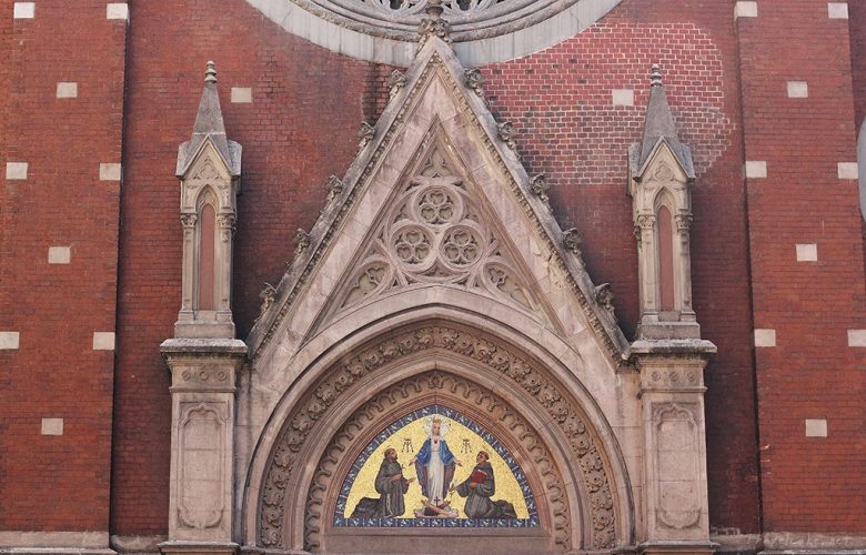 CHURCH IN THE MIDDLE OF TOWN