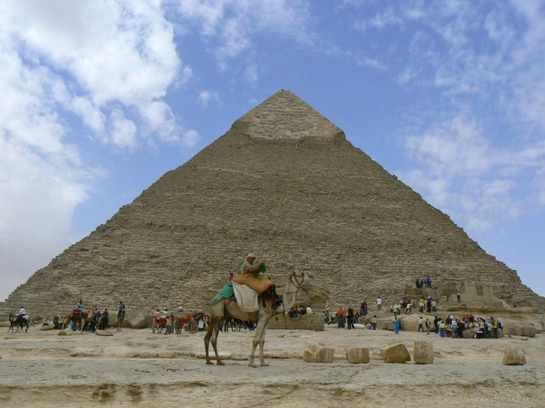 fighting touts around the pyramids