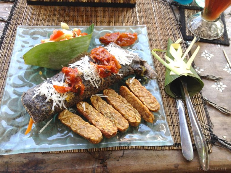 Dayu's, vegan burrito, eating vegan Ubud